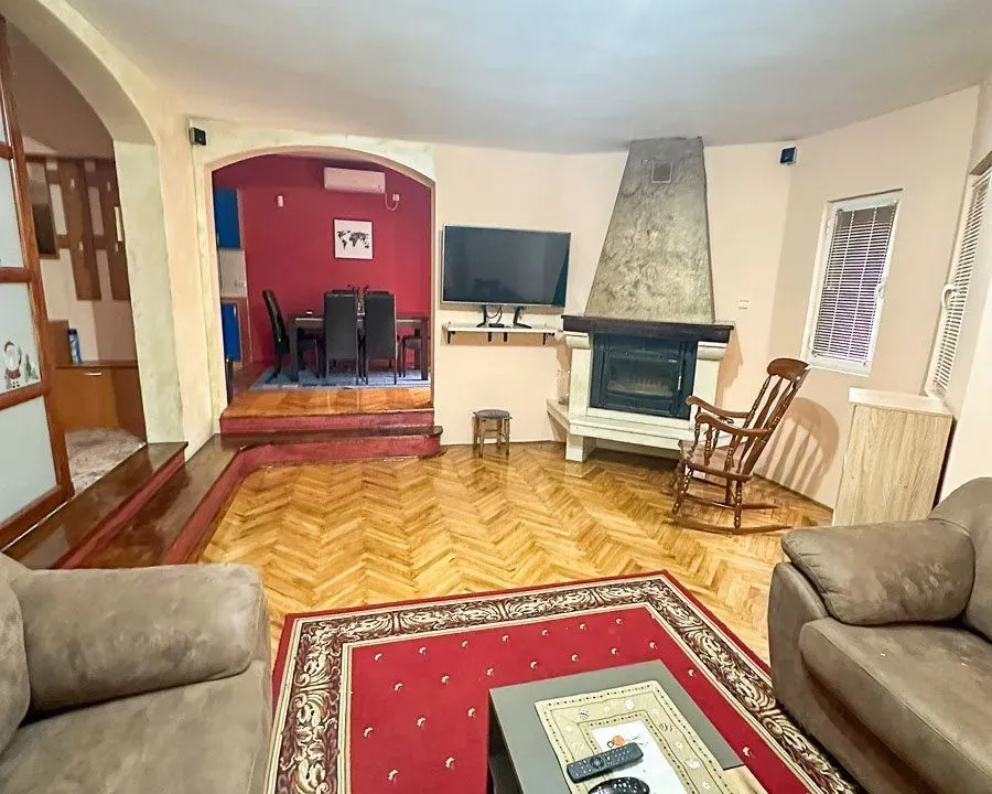 Rent, house, 250m², Donja Gorica, Podgorica