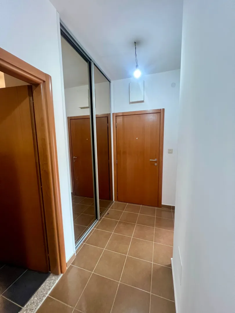 Izdavanje, dvosoban stan, 64m², Vezirov Most, Podgorica