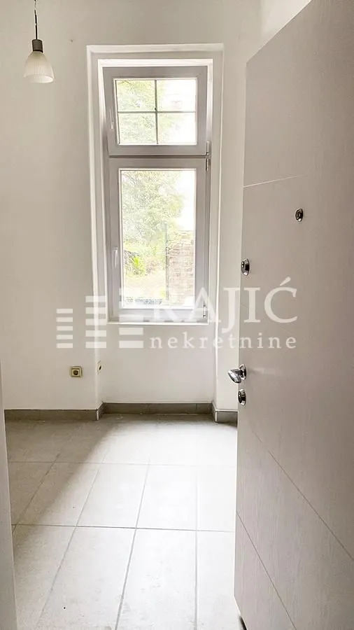 Rent, four bedroom apartment, 100m², Savski Venac, Beograd