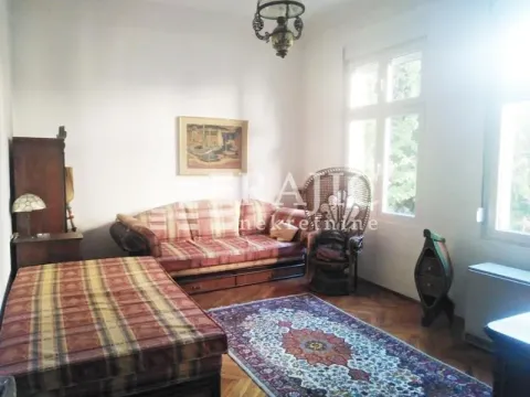 Living room with a sofa set and a rug. - image 12