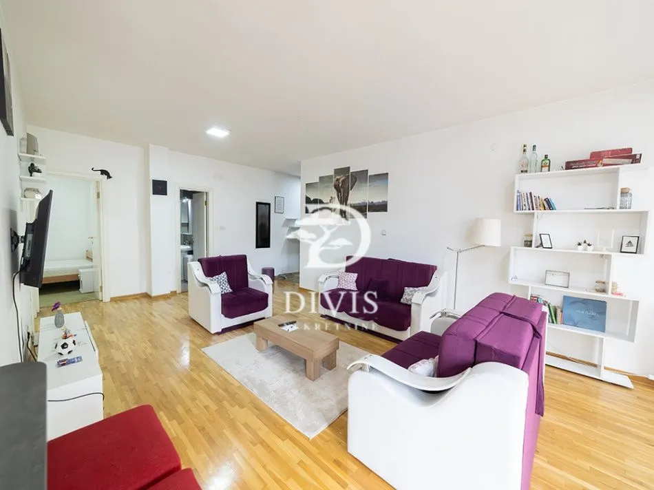 Sale, three bedroom apartment, 78m², Južni Bulevar, Vračar Sve Podlokacije