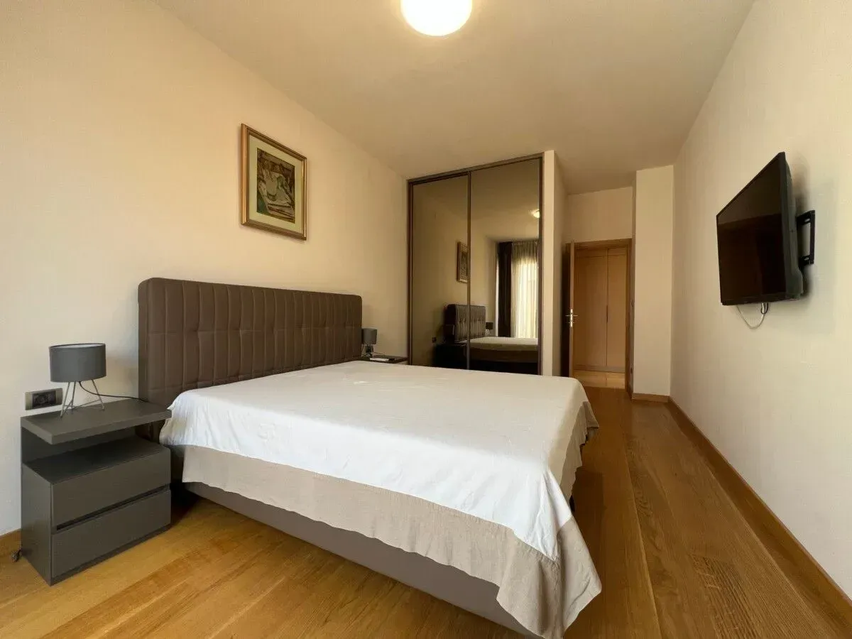 Izdavanje, dvosoban stan, 75m², Kod Capital Plaze, Podgorica