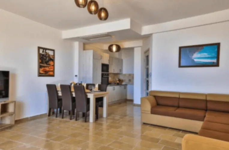 Izdavanje, kuća, 130m², Reževići, Budva