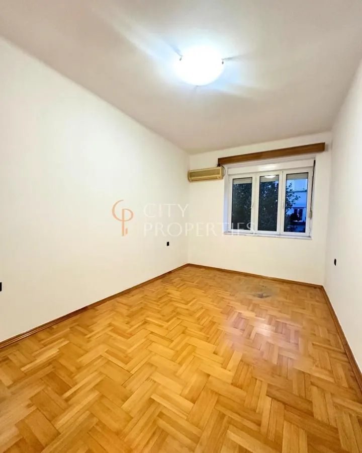 Izdavanje, poslovni prostor, 60m², Centar, Podgorica