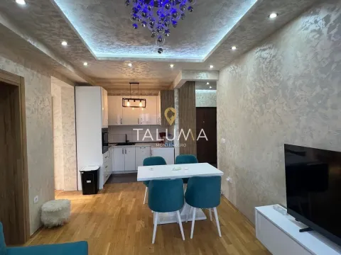 Izdavanje, trosoban stan, 100m², Stari Aerodrom, Podgorica - image 2