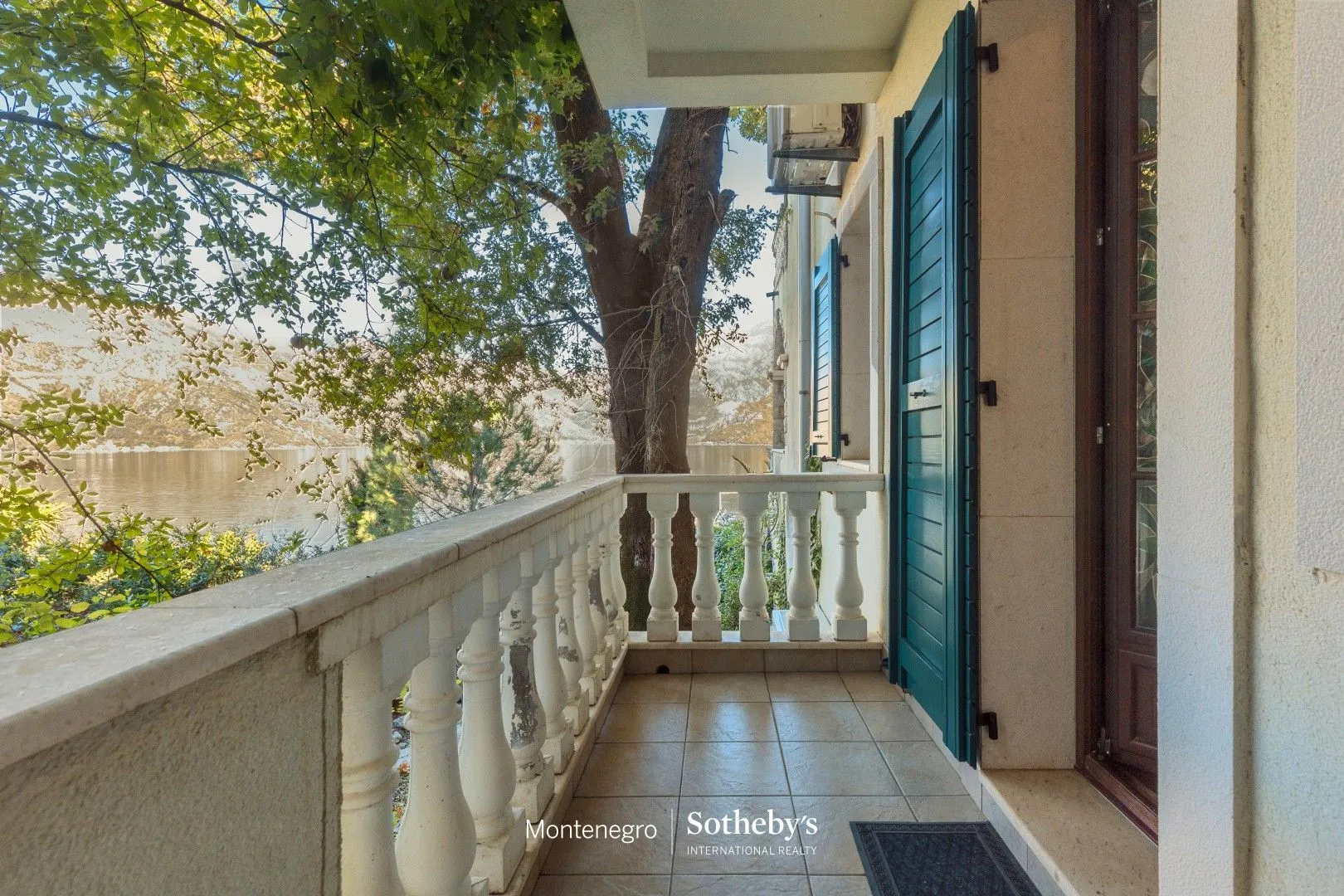 Prodaja, dvosoban stan, 84m², Kostanjica, Kotor