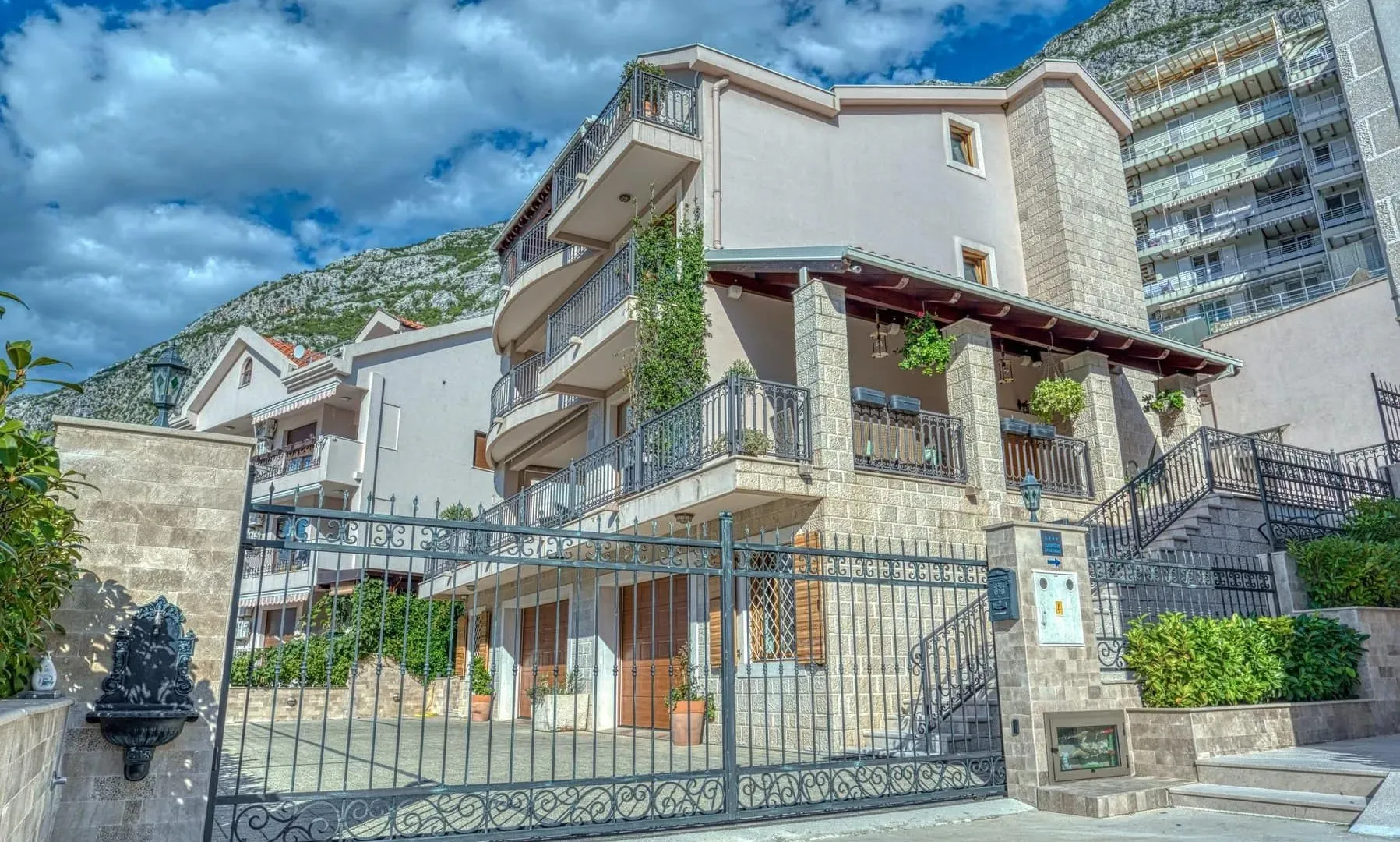 Sale, house, 507m², Dobrota, Kotor