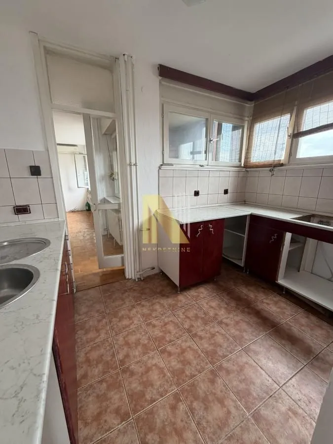 Rent, office space, 94m², Bulevar Oslobodjenja, Novi Sad Sve Podlokacije
