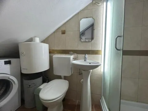Izdavanje, garsonjera, 23m², Risan, Kotor - image 7
