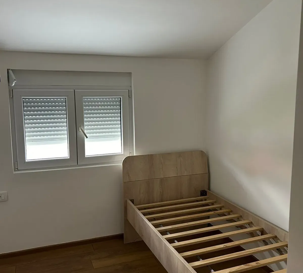 Izdavanje, dvosoban stan, 80m², Murtovina, Podgorica