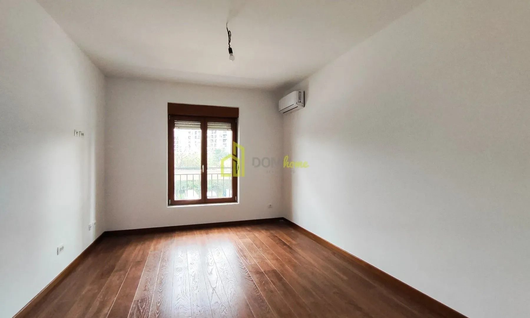 Izdavanje, trosoban stan, 96m², Master Kvart, Podgorica