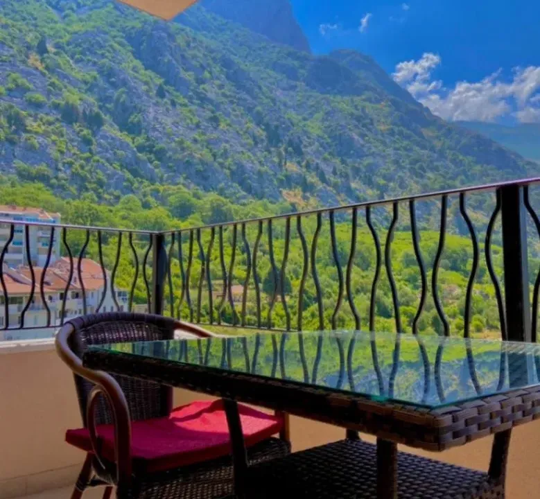 Izdavanje, jednosoban stan, 52m², Dobrota, Kotor