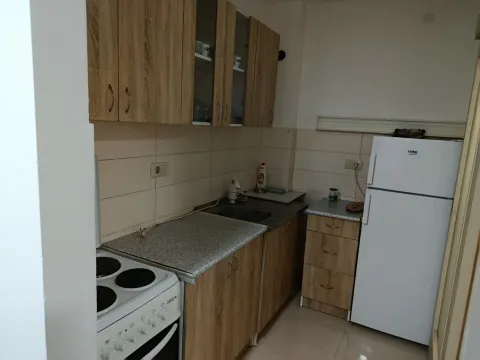 Izdavanje, dvosoban stan, 65m², Vezirov Most, Podgorica - image 2