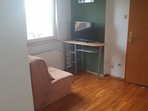 Izdavanje, jednosoban stan, 32m², Bulevar Evrope, Novi Sad Sve Podlokacije - image 4