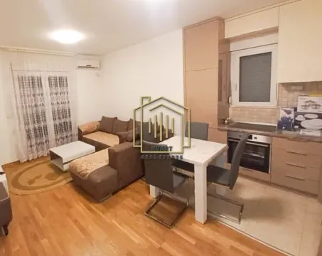 Izdavanje, dvosoban stan, 57m², Stari Aerodrom, Podgorica - image 1