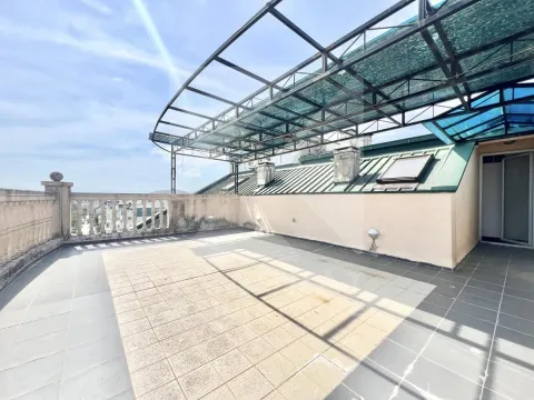 Large spacious terrace with a covered section and balustrade. - image 22