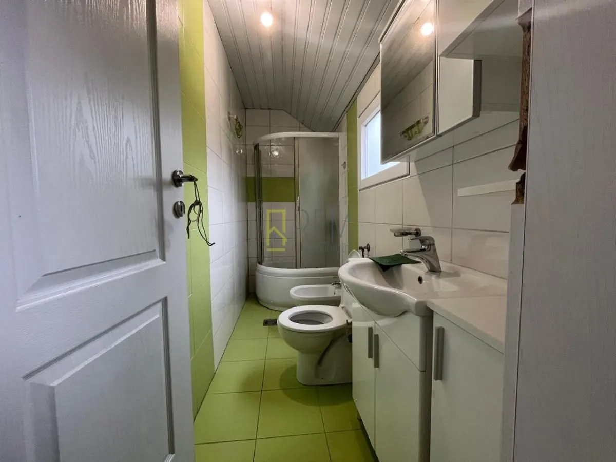 Sale, house, 183m², Tološi, Podgorica