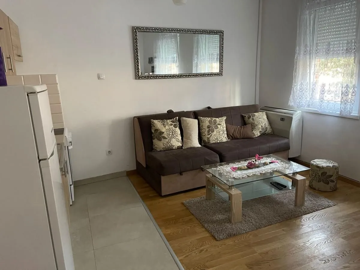 Izdavanje, jednosoban stan, 34m², Salajka, Novi Sad Sve Podlokacije