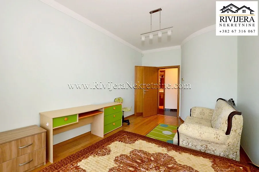 Prodaja, četvorosoban stan, 107m², Đenovići, Herceg Novi