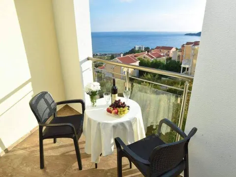 Sale, one bedroom apartment, 36m², Bečići, Budva - image 2
