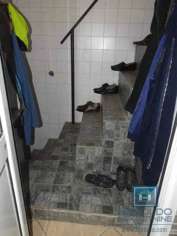 Prodaja, kuća, 380m², Pivara, Jagodina