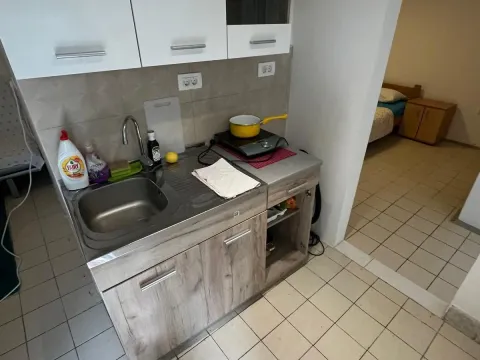Rent, one bedroom apartment, 42m², Budva, Crna Gora - image 11