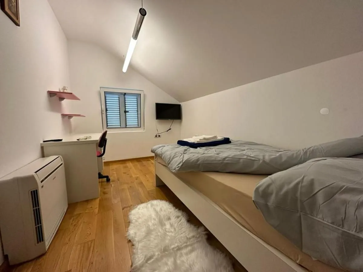 Rent, four bedroom apartment, 250m², Tivat, Crna Gora