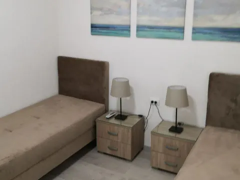 Izdavanje, dvosoban stan, 72m², Centar, Tivat - image 7