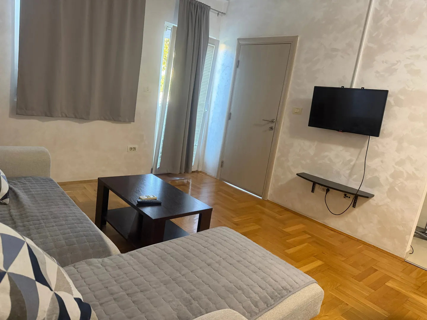 Izdavanje, jednosoban stan, 45m², Momišići, Podgorica