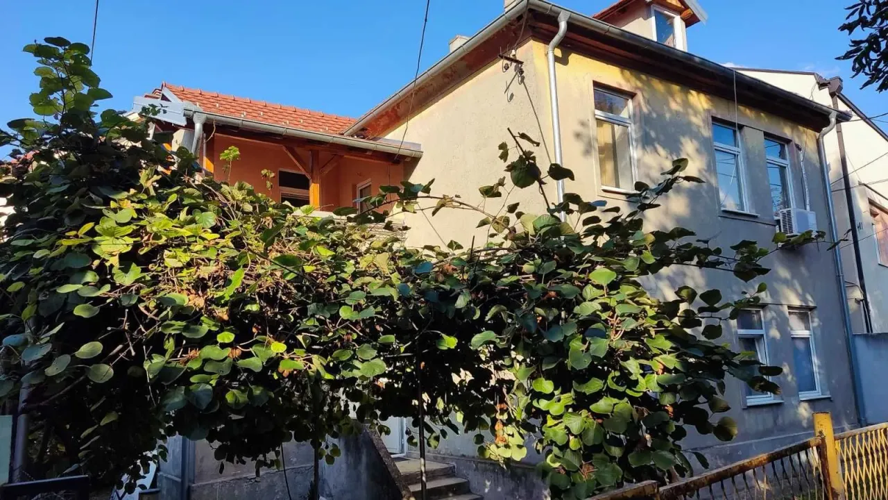 Sale, house, 200m², Zemun Gardoš, Zemun Sve Podlokacije