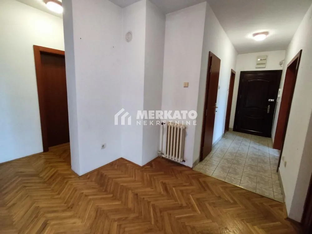 Prodaja, četvorosoban stan, 124m², Centar, Zrenjanin