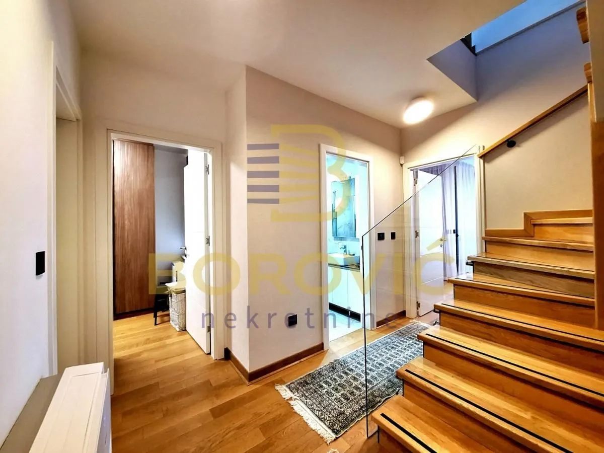 Prodaja, četvorosoban stan, 157m², Zemun Sve Podlokacije, Beograd