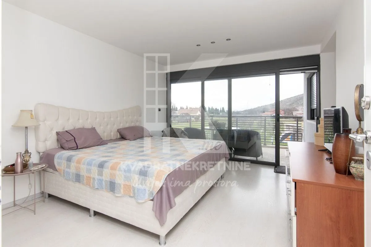 Sale, house, 250m², Tološi, Podgorica