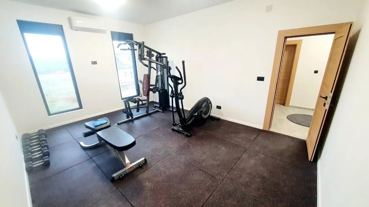 Izdavanje, kuća, 190m², Tološi, Podgorica