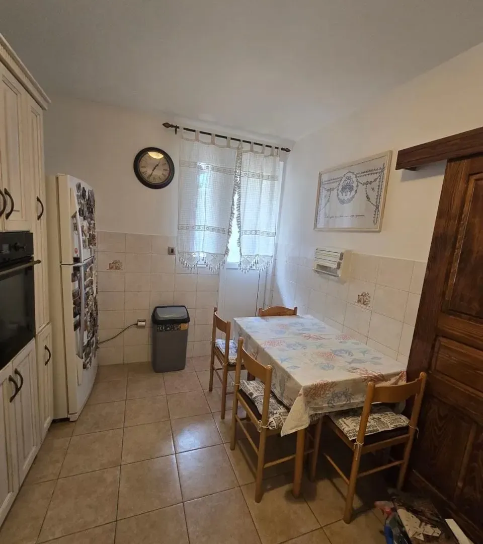 Izdavanje, dvosoban stan, 80m², Tripovići, Tivat