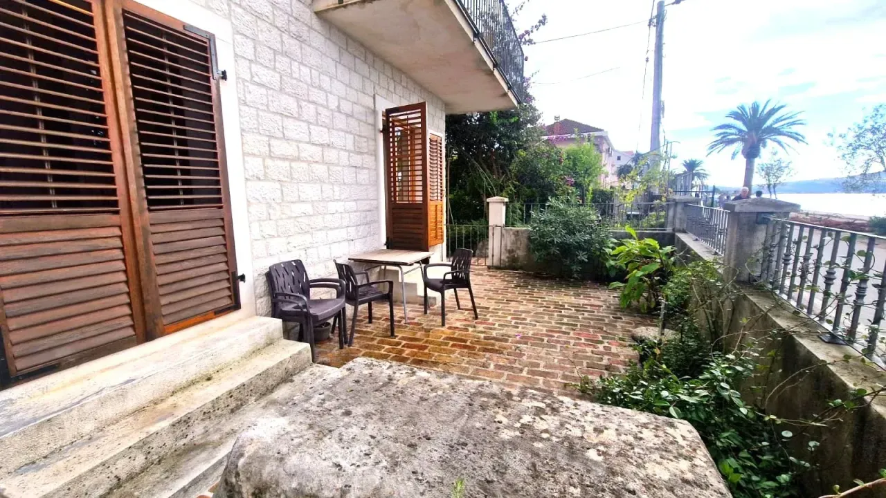 Izdavanje, stan, 60m², Tivat, Crna Gora