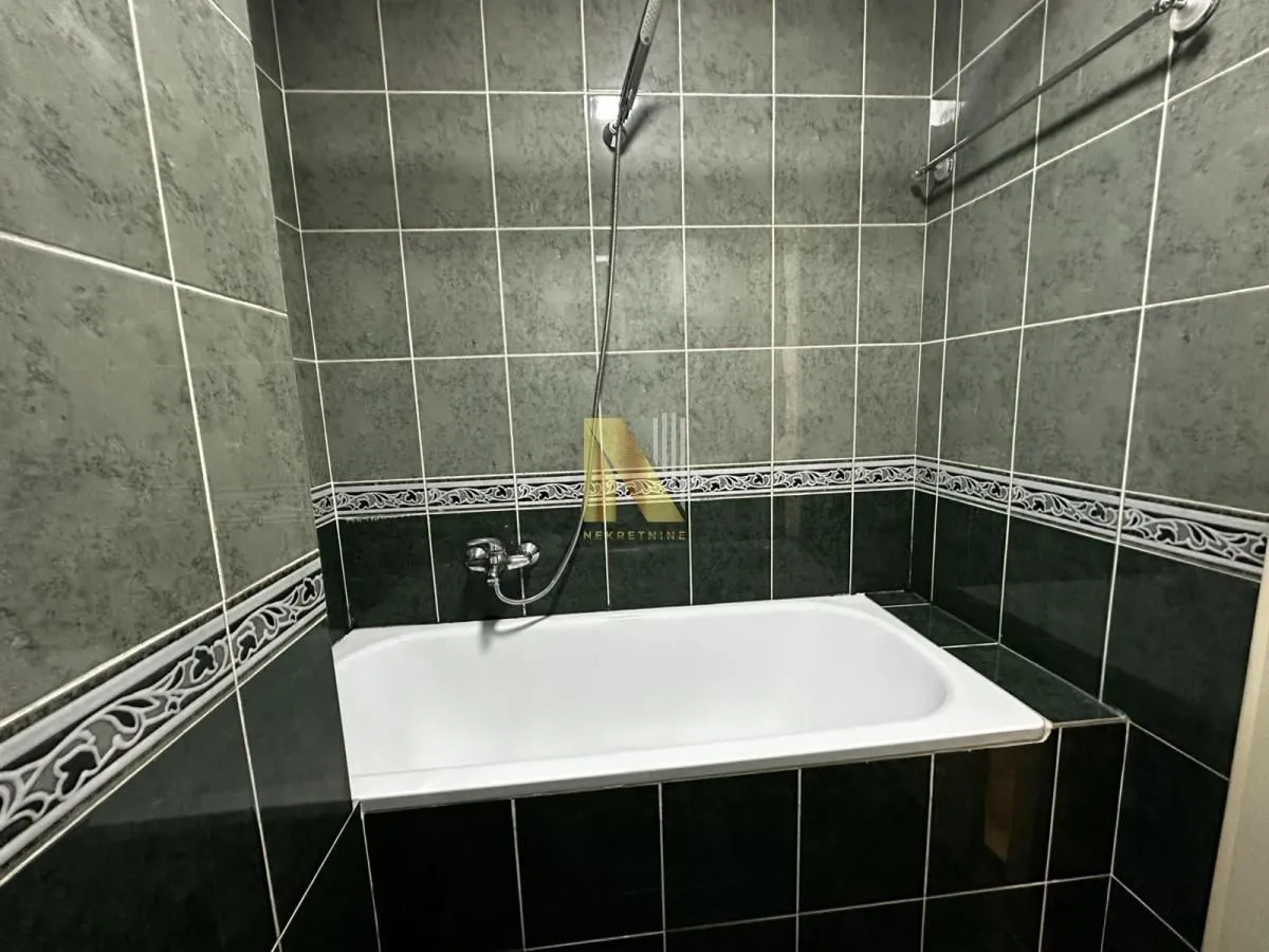 Prodaja, dvosoban stan, 40m², Grbavica, Novi Sad Sve Podlokacije