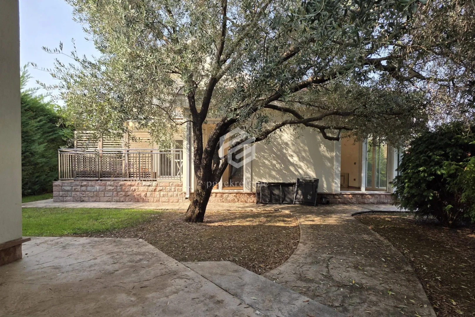 Rent, house, 250m², Donji Kokoti, Podgorica