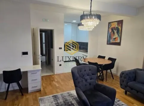 Dnevni boravak sa trpezarijom i radnim stolom. - image 10