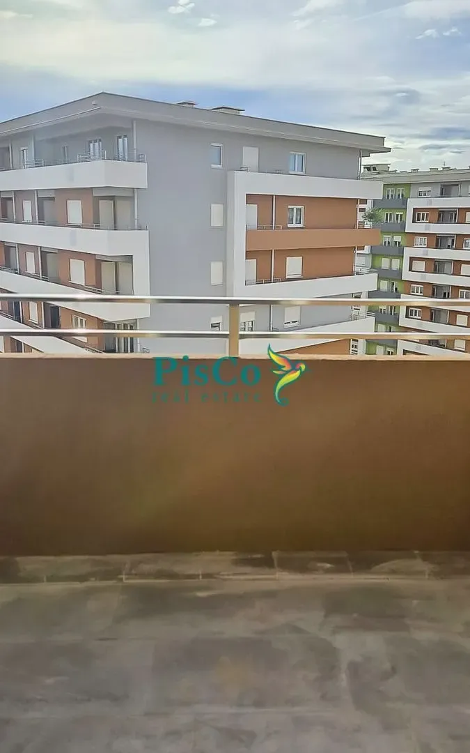 Izdavanje, dvosoban stan, 72m², Central Point, Podgorica