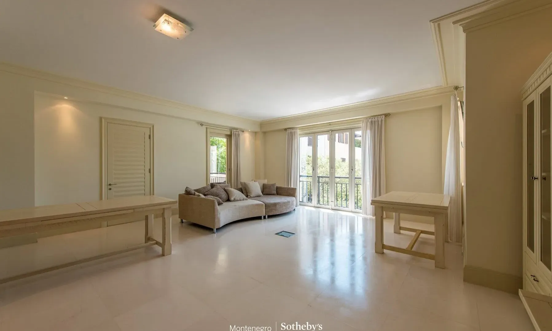 Izdavanje, dvosoban stan, 148m², Porto Montenegro, Tivat