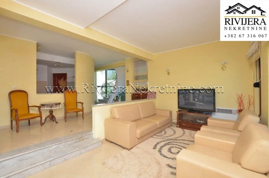 Prodaja, kuća, 245m², Njivice, Herceg Novi