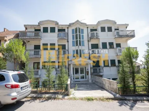 Izdavanje, trosoban stan, 140m², Gorica C, Podgorica