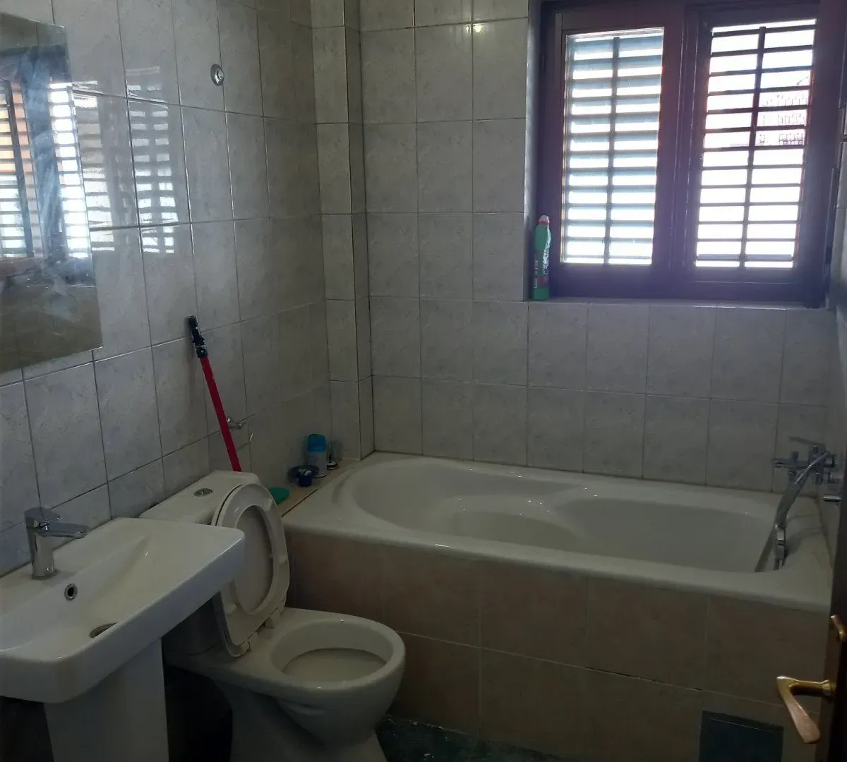 Prodaja, kuća, 340m², Tološi, Podgorica