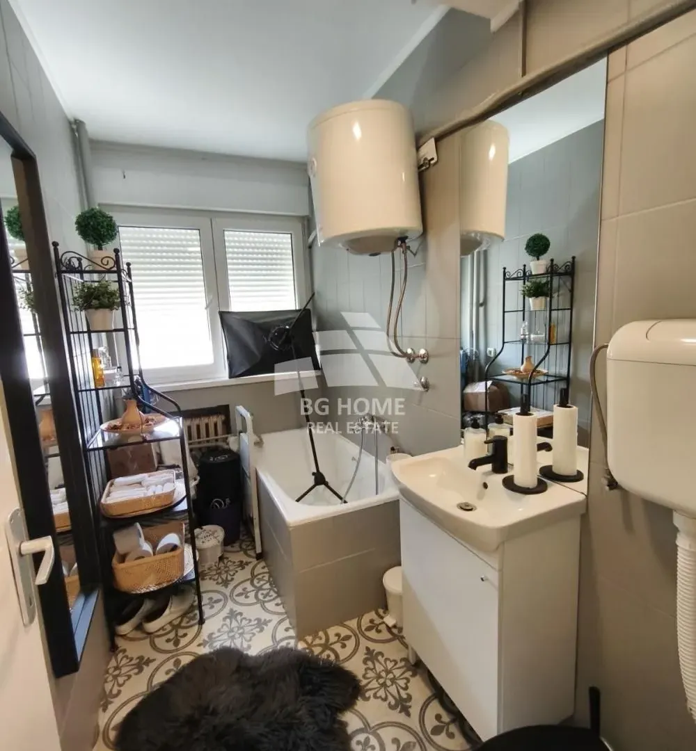 Sale, two bedroom apartment, 53m², Kalenić Pijaca, Vračar Sve Podlokacije