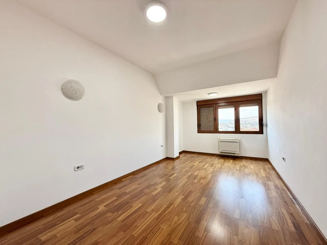 Sale, four bedroom apartment, 220m², Preko Morače, Podgorica