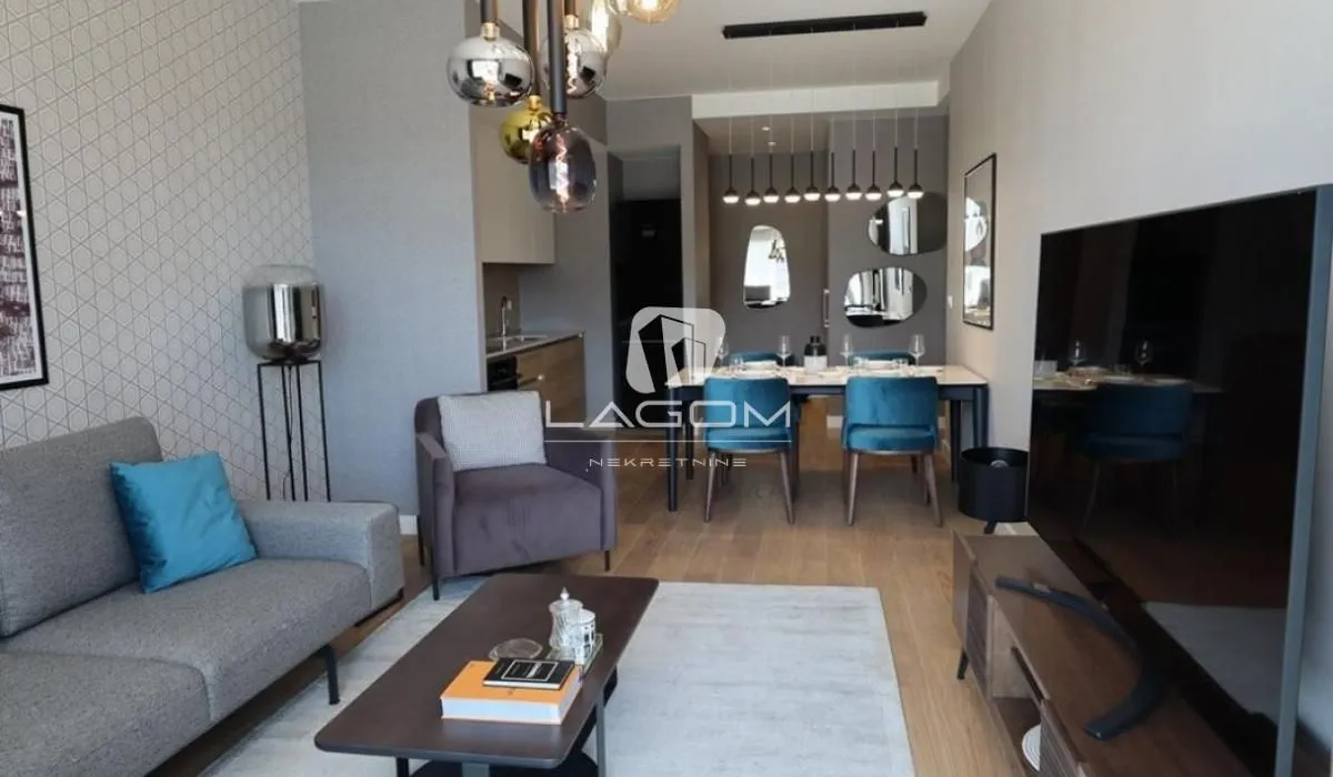 Izdavanje, trosoban stan, 79m², Savski Venac, Beograd
