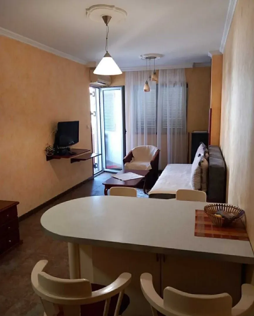 Rent, one bedroom apartment, 45m², Rozino, Budva