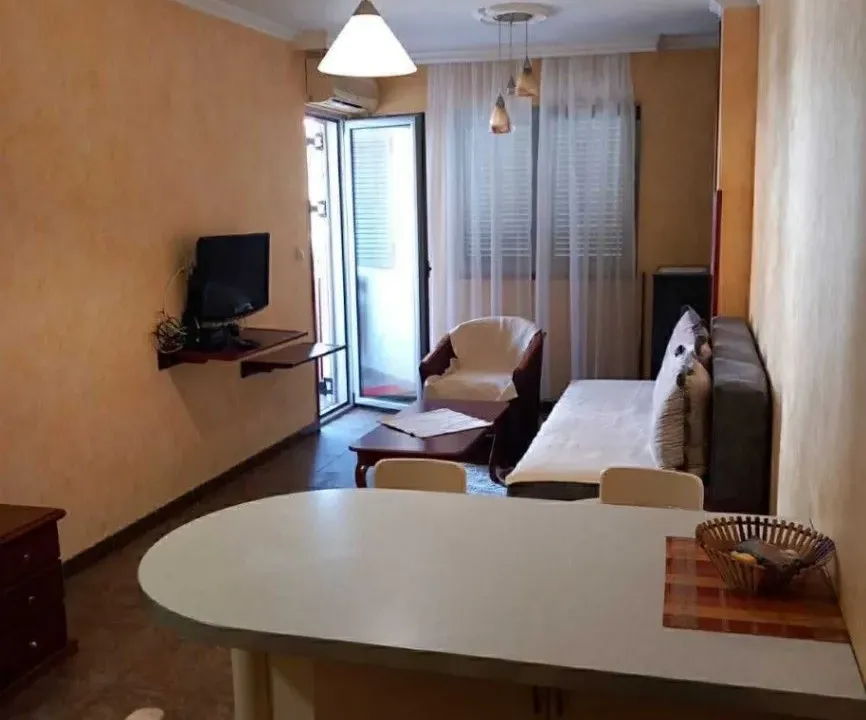 Izdavanje, jednosoban stan, 45m², Rozino, Budva