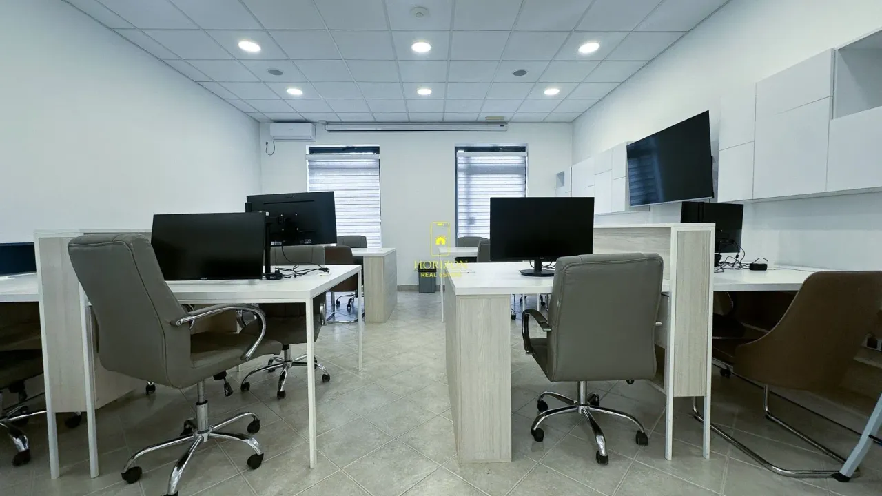Rent, office space, 100m², Stari Aerodrom, Podgorica